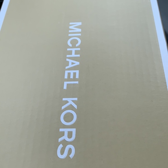 NIB Michael Kors flip flop ADM/OWH/BRRD silver MK logo new with box - Picture 5 of 8